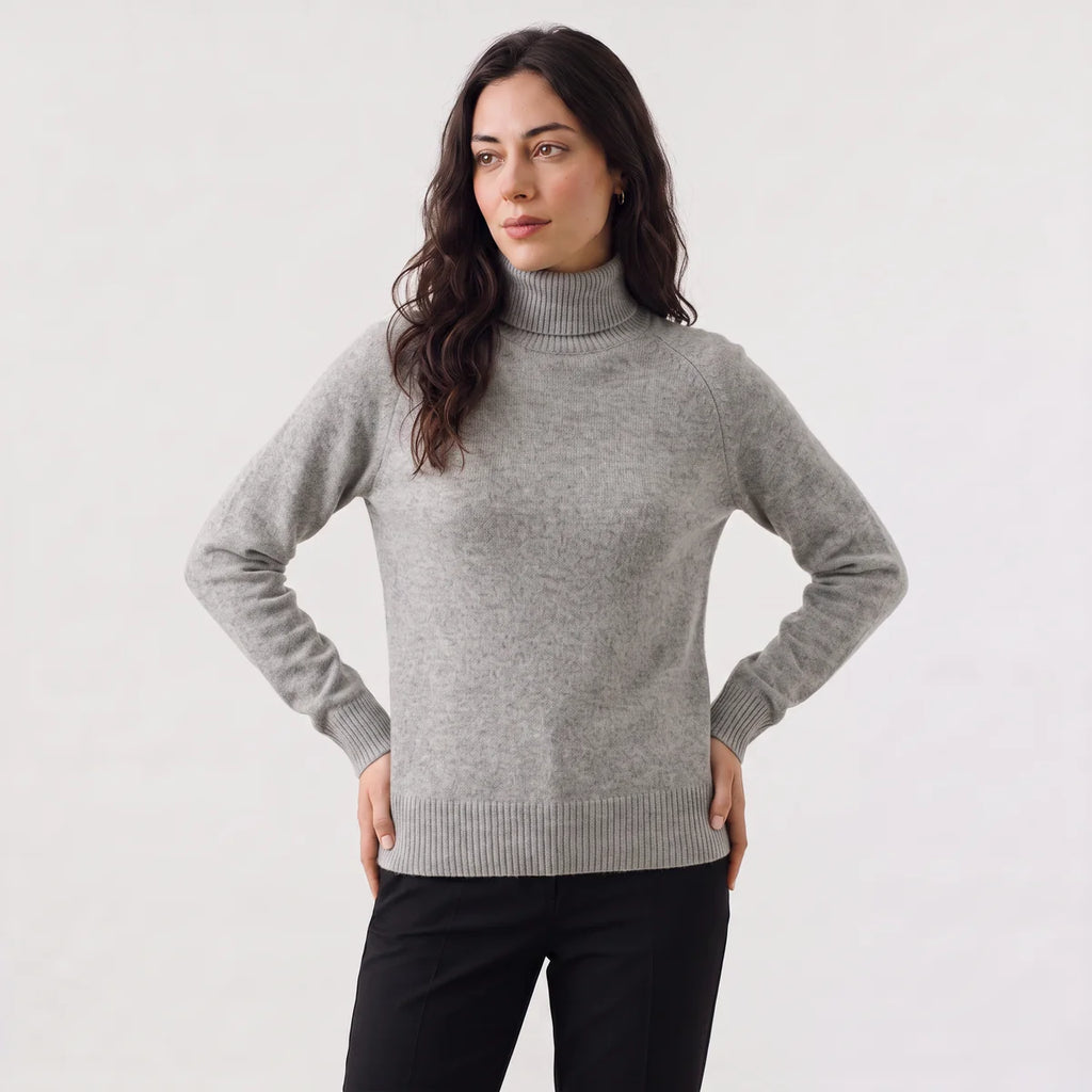 Women's Fine-Knit Turtleneck Sweater – Fitted Soft Knit Pullover | Nero & Luya