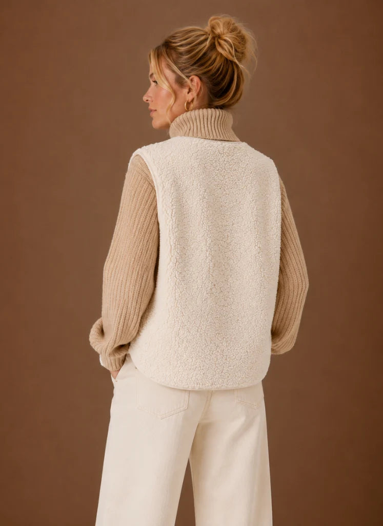Women's Teddy Fleece Vest | Nero & Luya