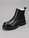 Chelsea Boots in Black