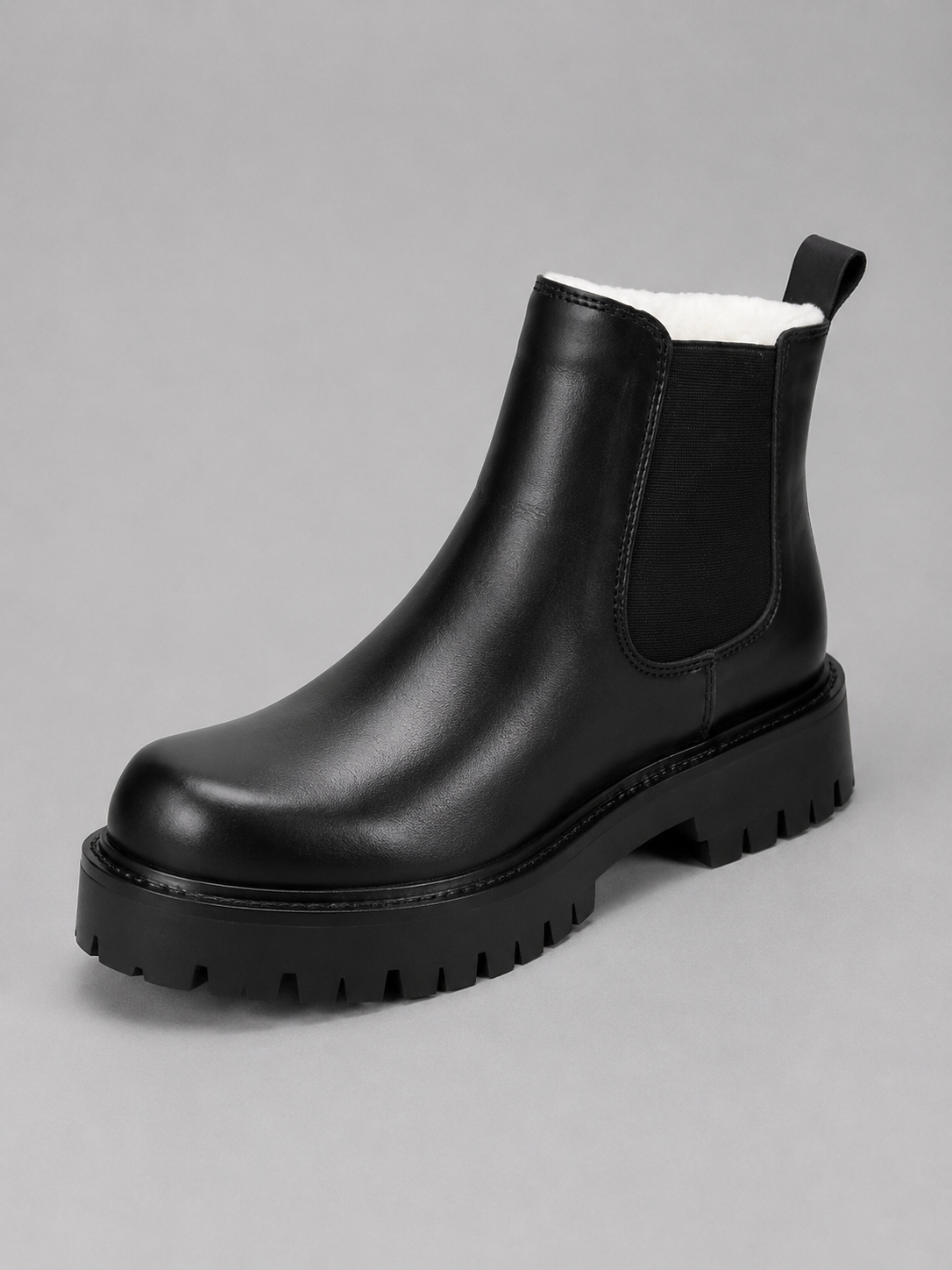 Chelsea Boots in Black