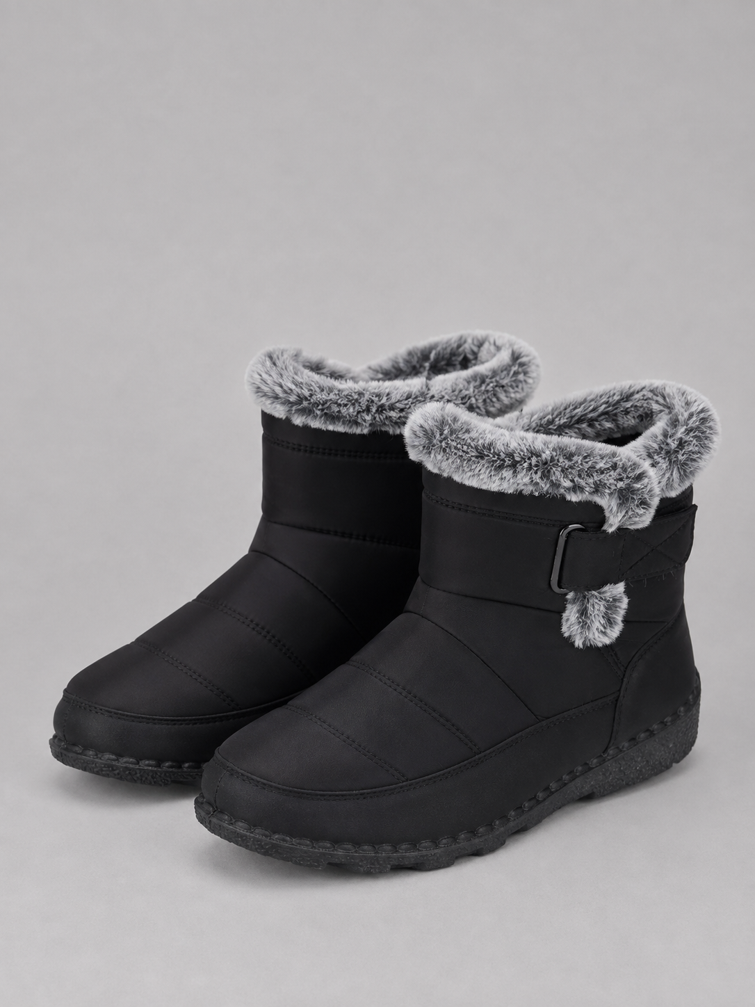 Snow Boots in Black