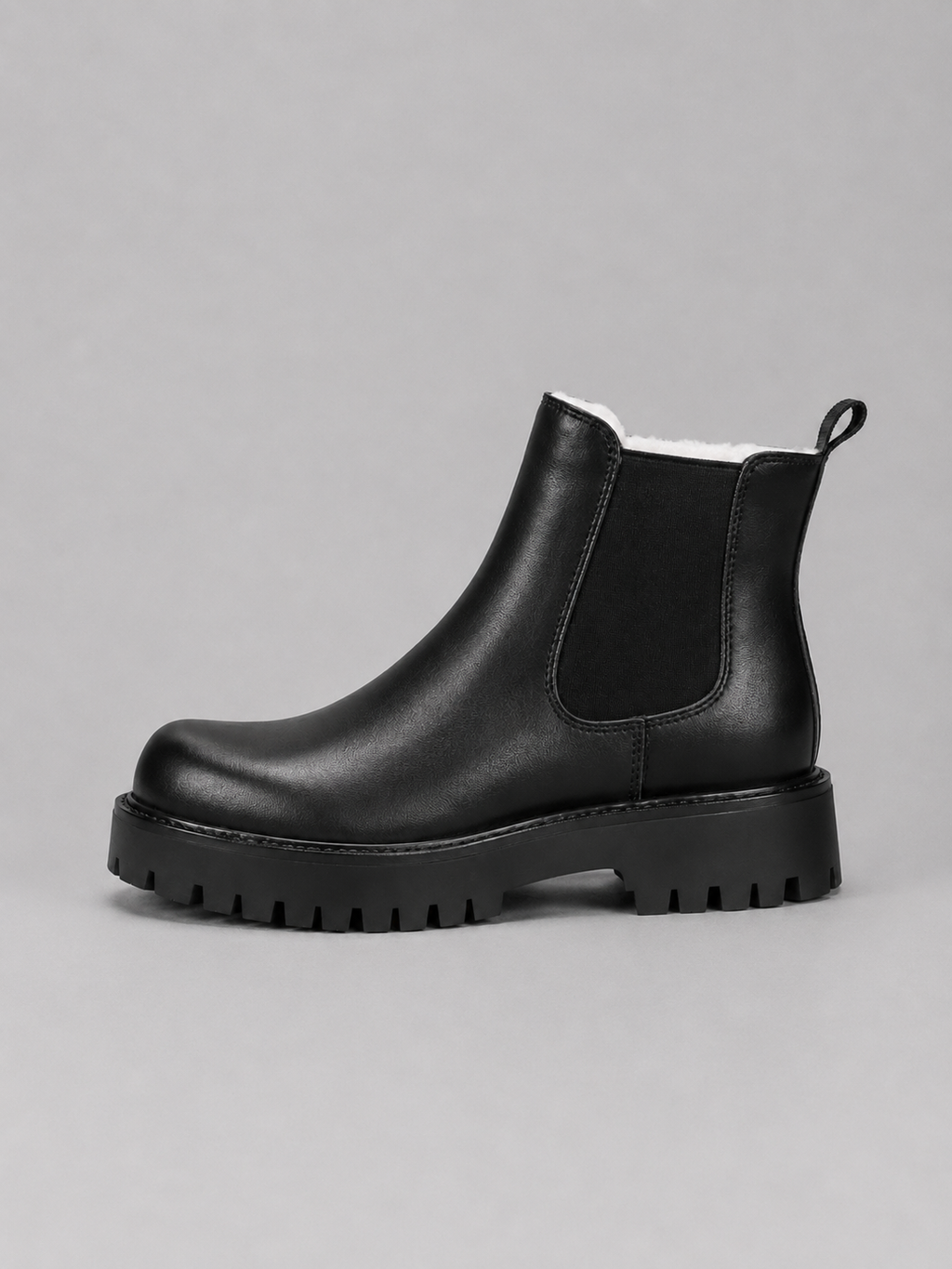 Chelsea Boots in Black