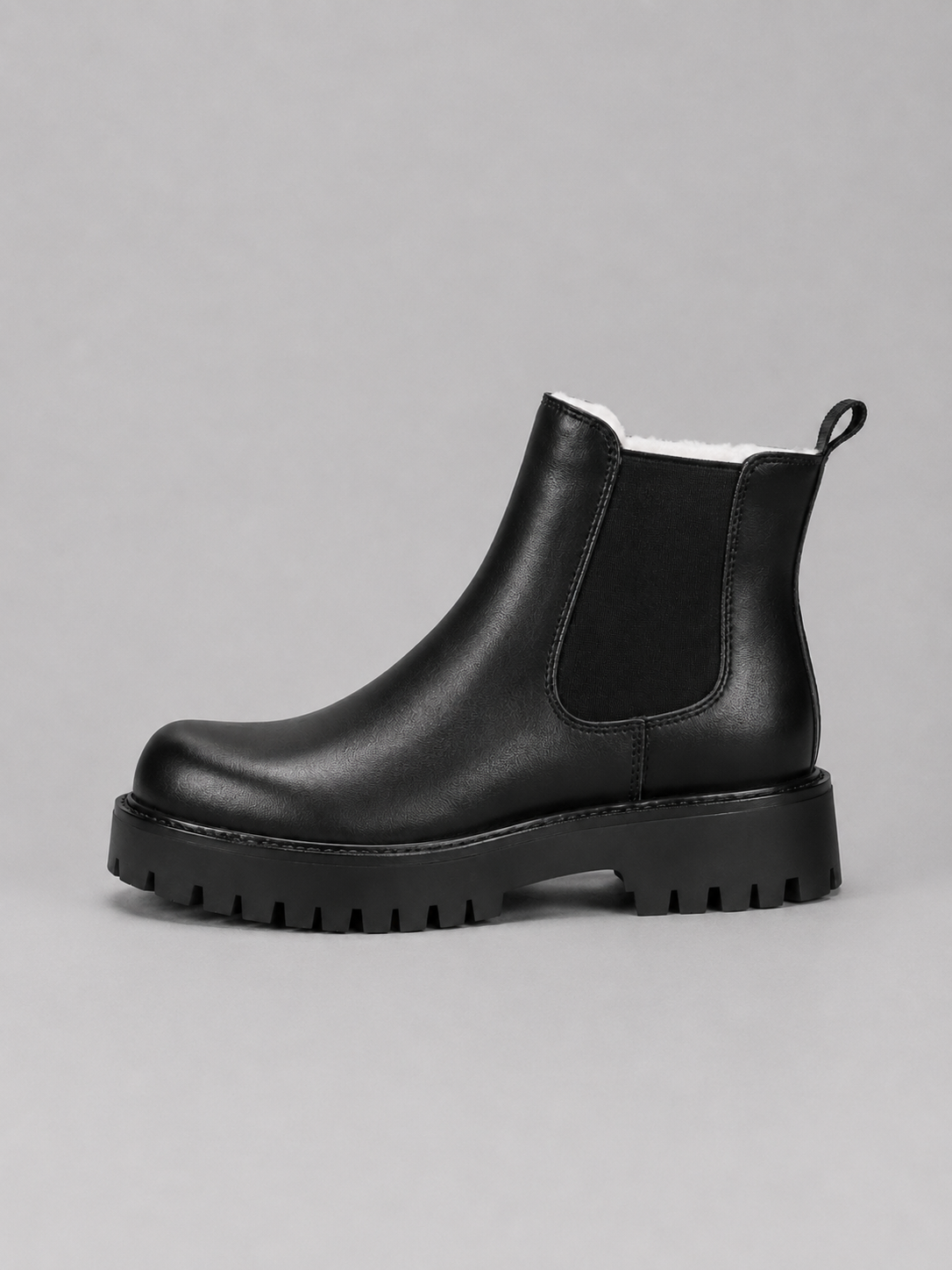 Chelsea Boots in Black
