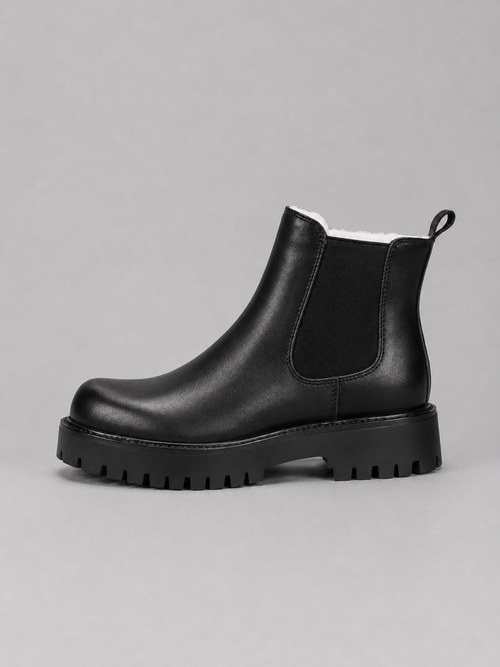 Chelsea Boots in Black