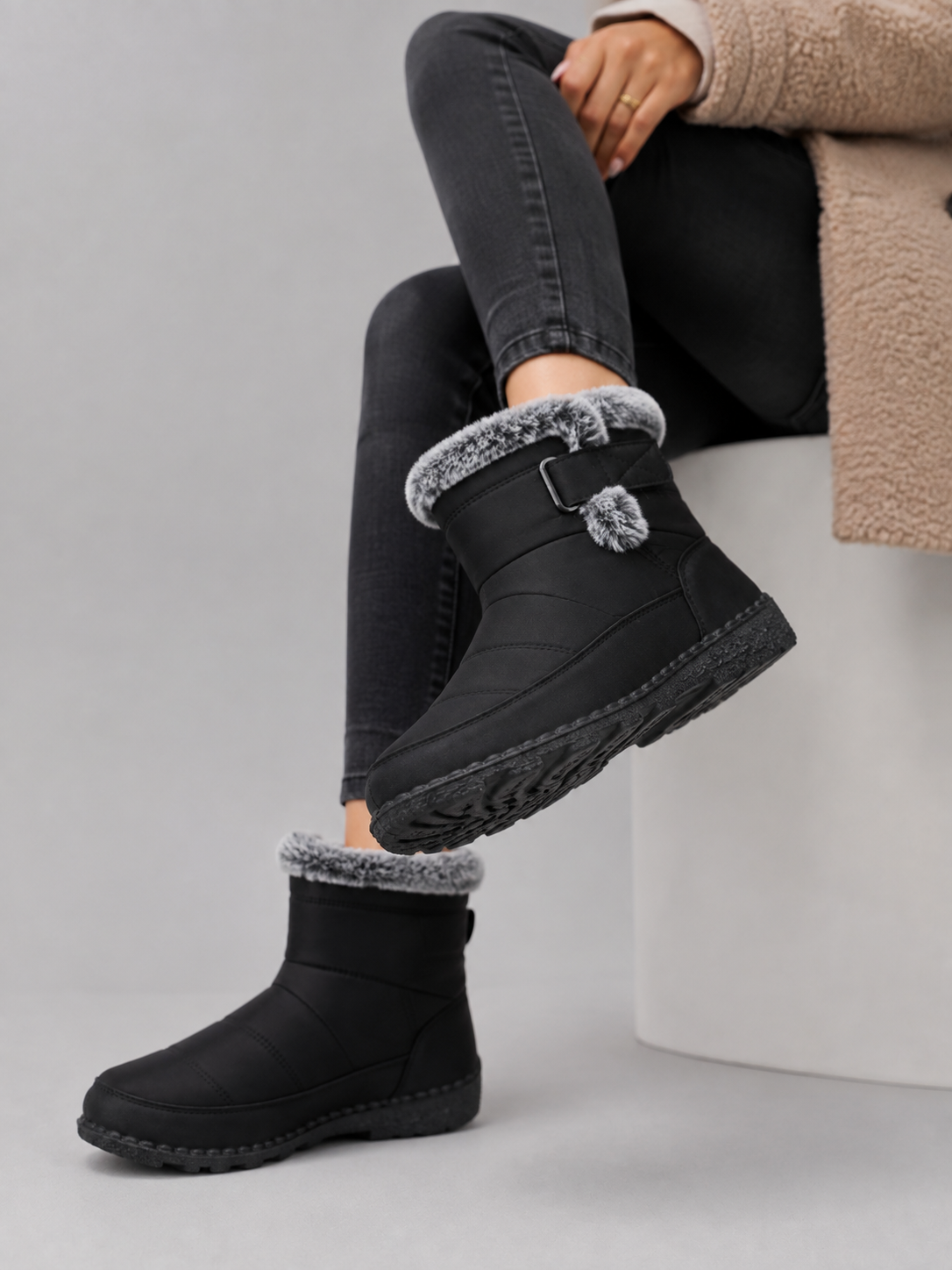 Snow Boots in Black