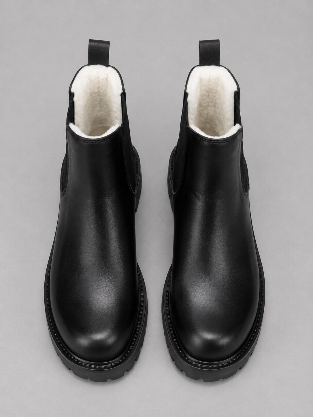 Chelsea Boots in Black