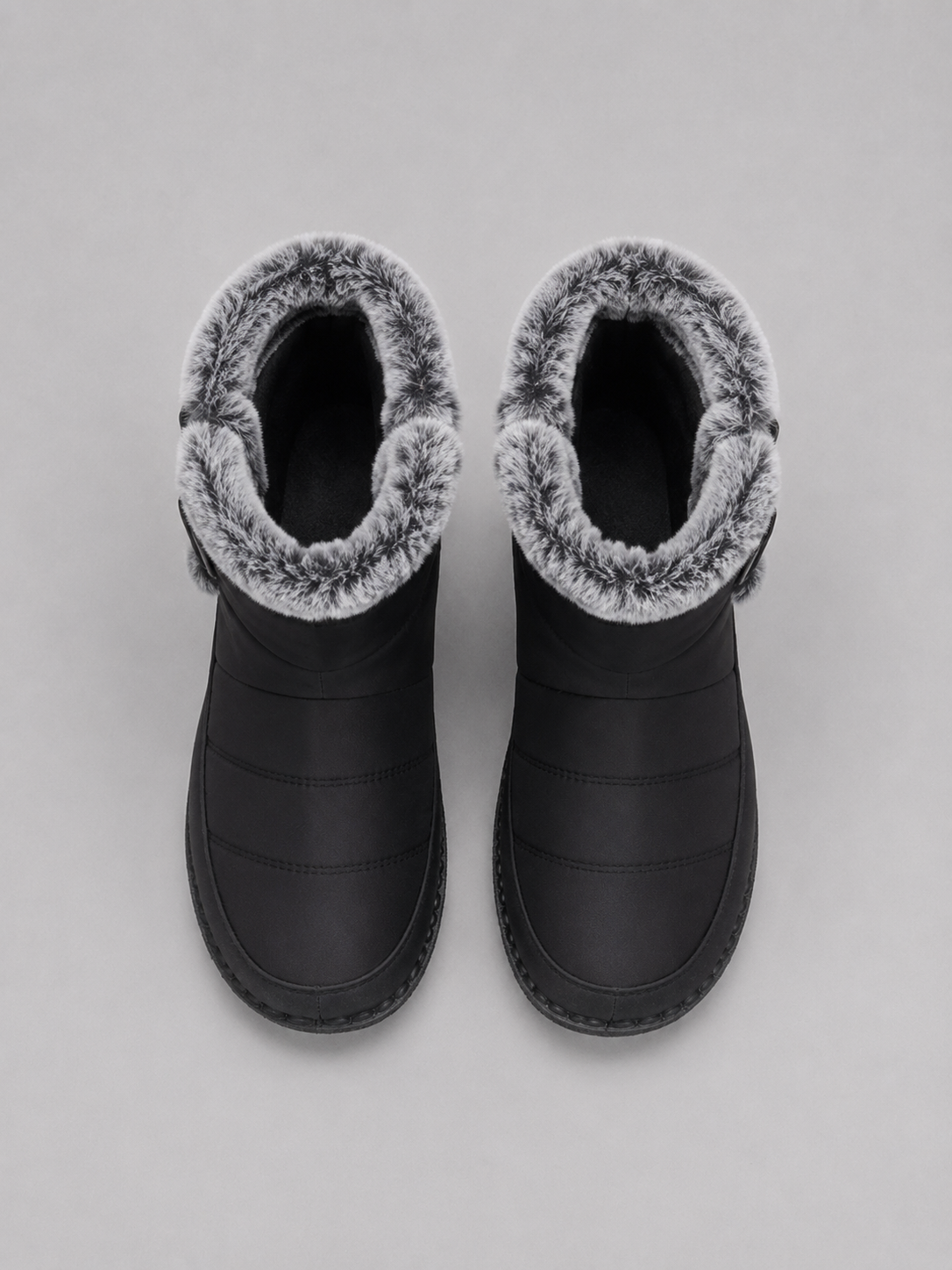 Snow Boots in Black