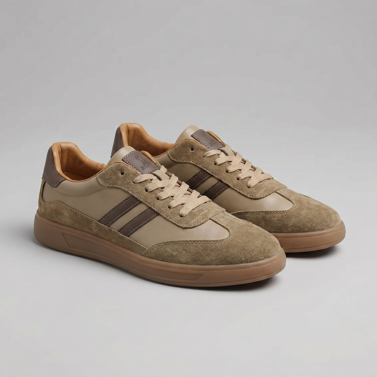 Sneakers in Brown