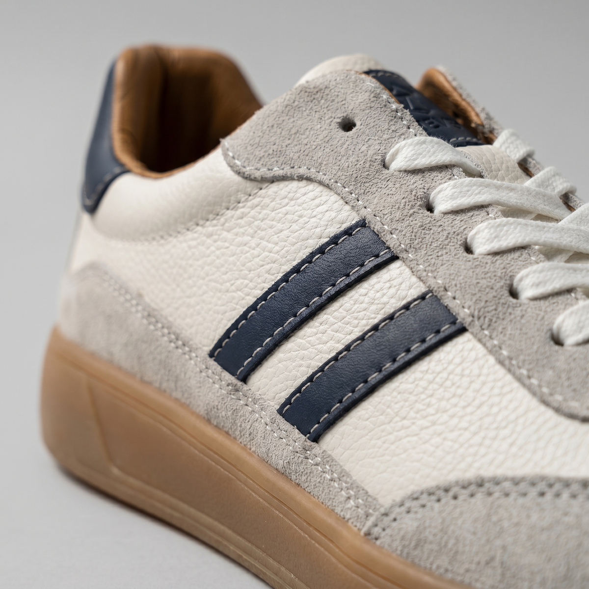 Sneakers in White