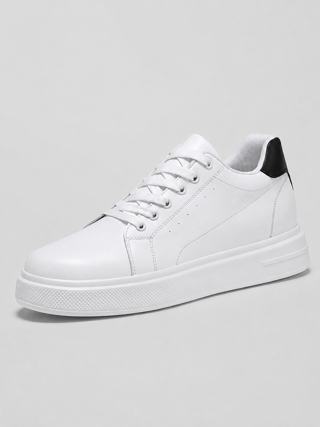 Sneakers in White & Black