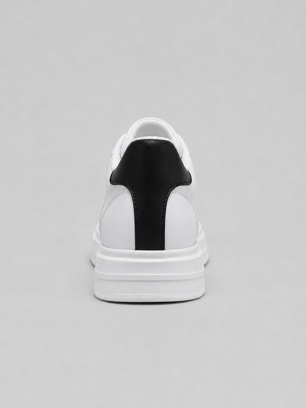 Sneakers in White & Black